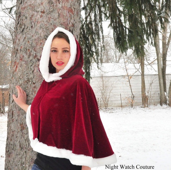 Belle's Winter Cape Beauty and the Beast Animated Movie Disney Classic - Picture 4 of 8